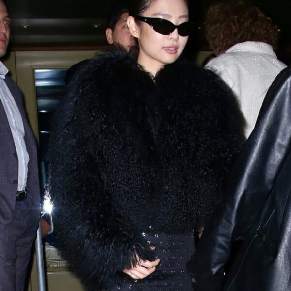 240507 Jennie arriving at her hotel after the Met Gala After Party