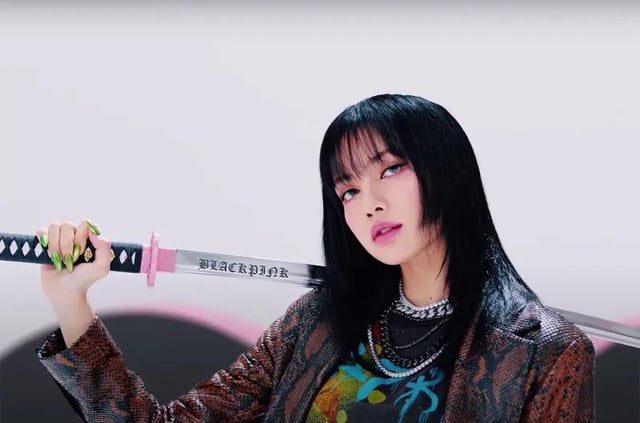 They should sell replicas of this sword