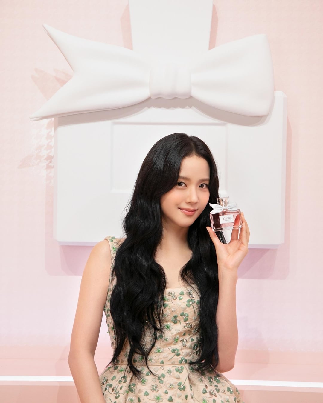 240617 Jisoo @ Miss Dior Exhibition: “Stories of a Miss” in Japan