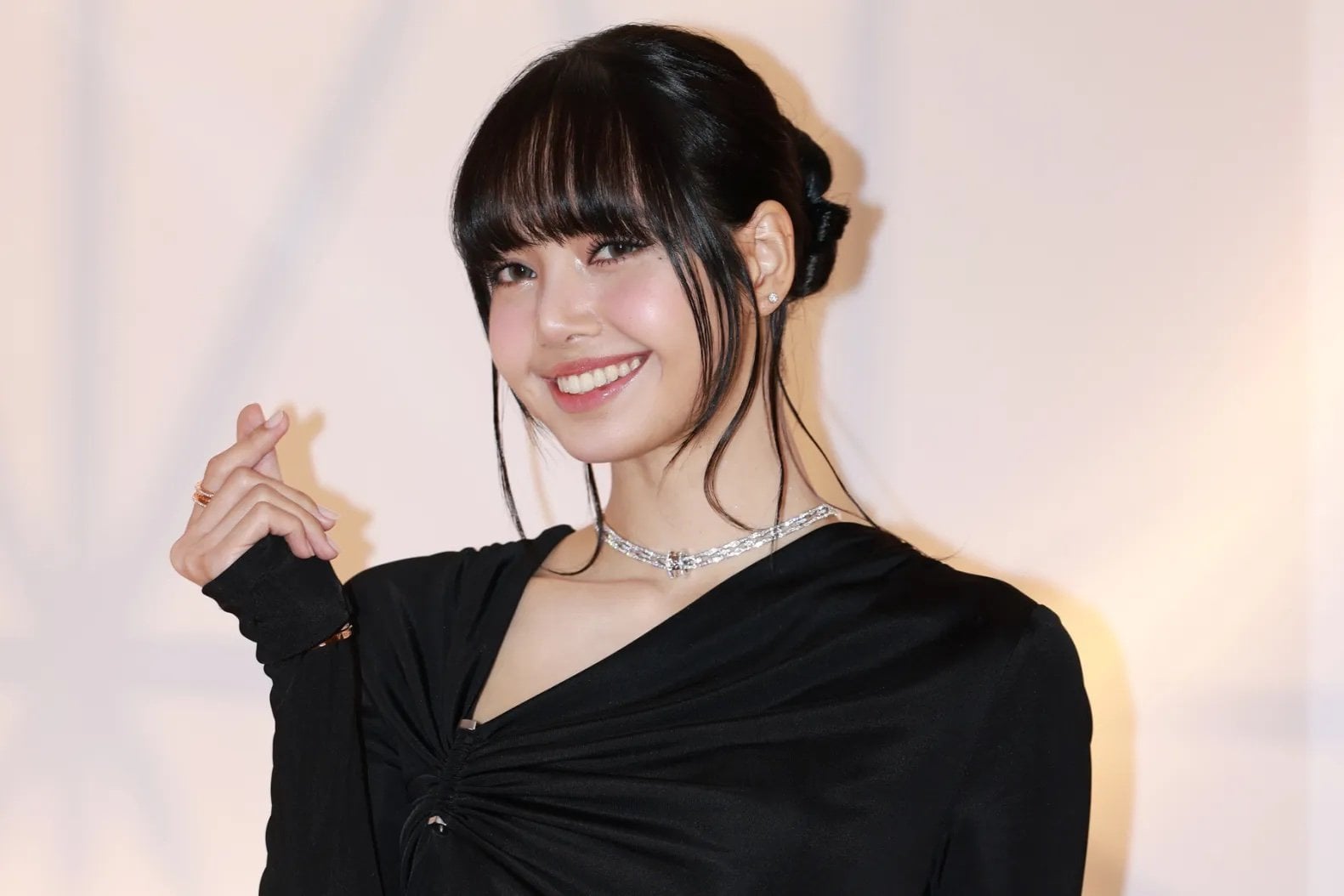 240619 Rolling Stone UK Article: “Blackpink’s Lisa announces solo single ‘Rockstar’”