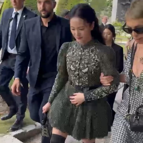 240624 Jisoo arrives @ DIOR Paris Fashion Week