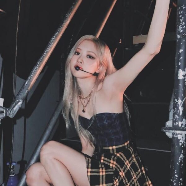 Oh!Rose! She kill me ! With her black outfit, I feel WOW! After seeing rose pretty than an angel oh!
