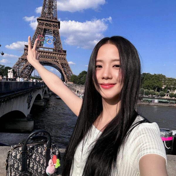 240627 Jisoo Bubble Profile Photo Update