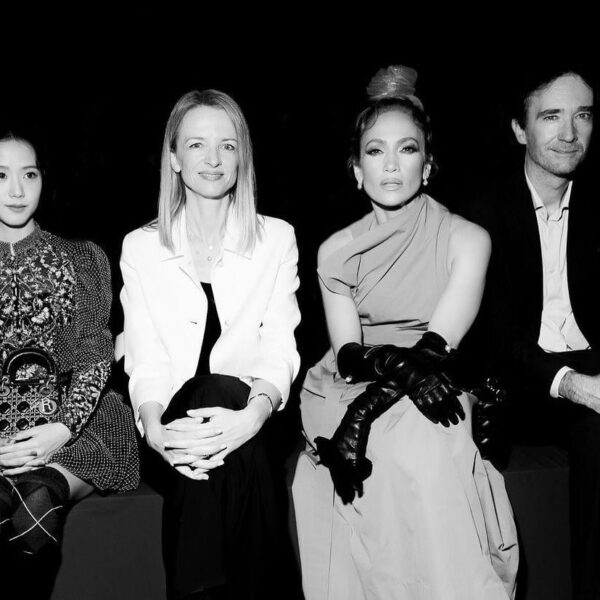240626 Jisoo @ Paris Fashion Week w/ Delphine Arnault, JLo & Antoine Arnault