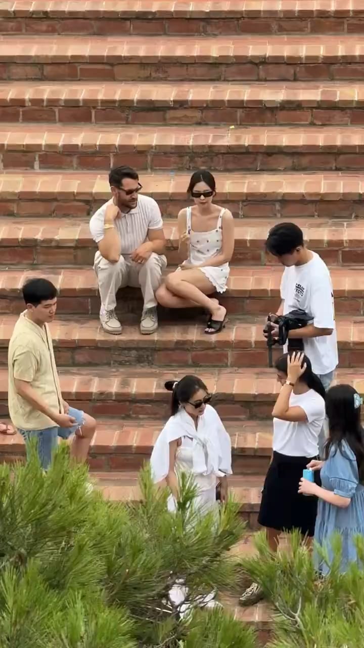 240609 Jennie & Simon (Jacquemus) in Capri, Italy