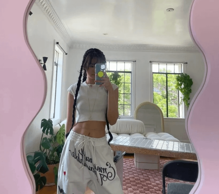 Jennie mirror pics ! Queen of hotness!