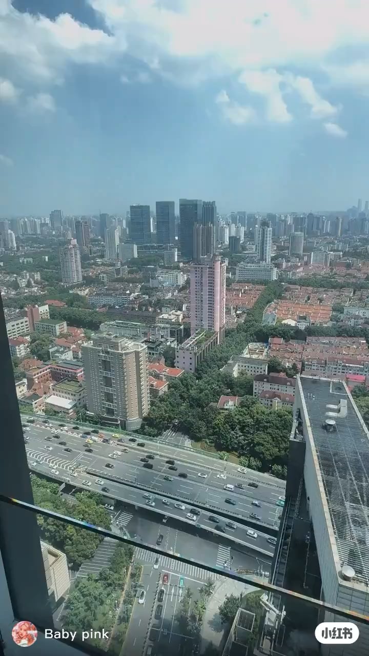 240704 Rosé for SAINT LAURENT Billboard in Shanghai