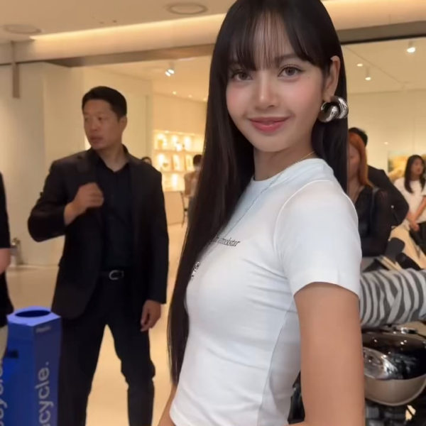 240714 LISA @ ‘ROCKSTAR’ Pop-up Store in Seoul (Day 2)