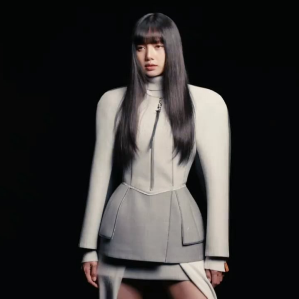 242324 Lisa is officially the Newest House Ambassador of @LouisVuitton