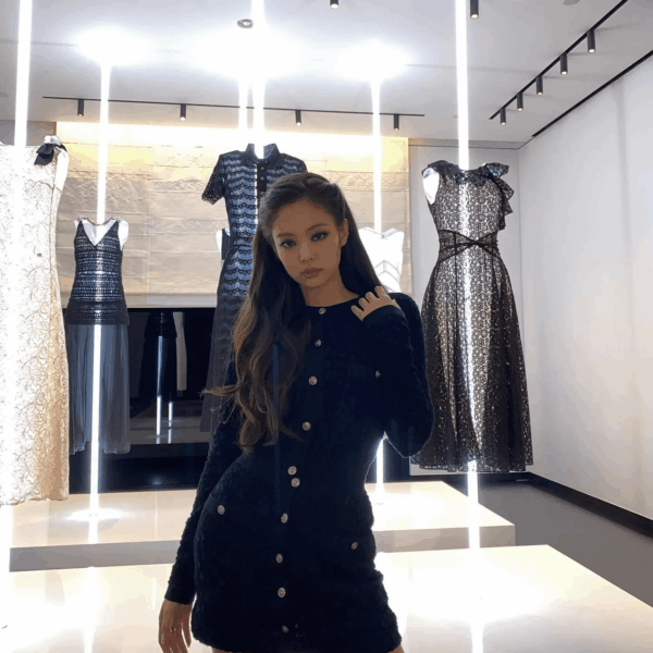 Jennie Instagram Update - 201007