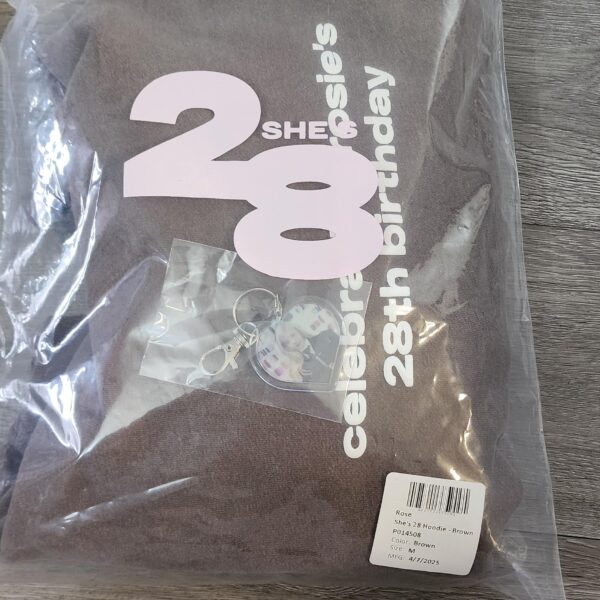 I finally got my Rosè She's 28 Hoodie and Keychain.