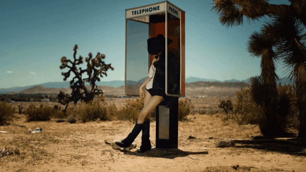 Rose, Lisa, Jennie and Jisoo of Blackpink - BLACKPINK Deadline Tour Announcement Video