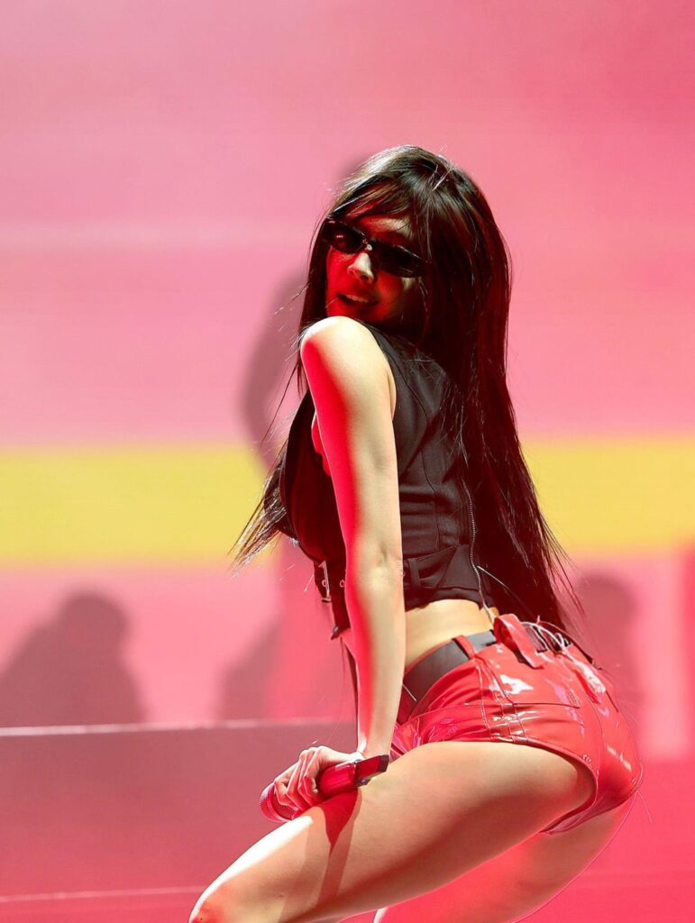 Jennie UHD