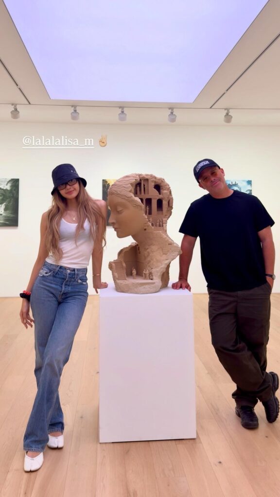 250710 Lisa with Desinger Daniel Arsham