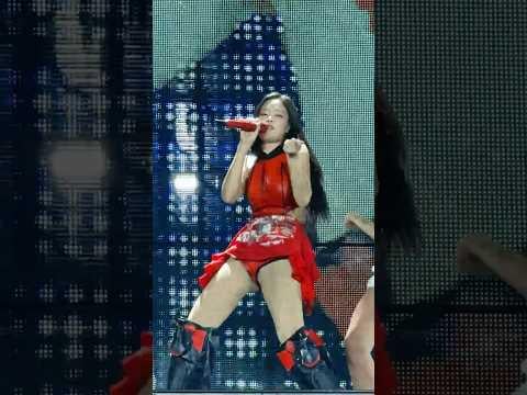 250713 JENNIE - Mantra live @ SofFi Stadium, Los Angeles, CA [4K Front Row Fancam]