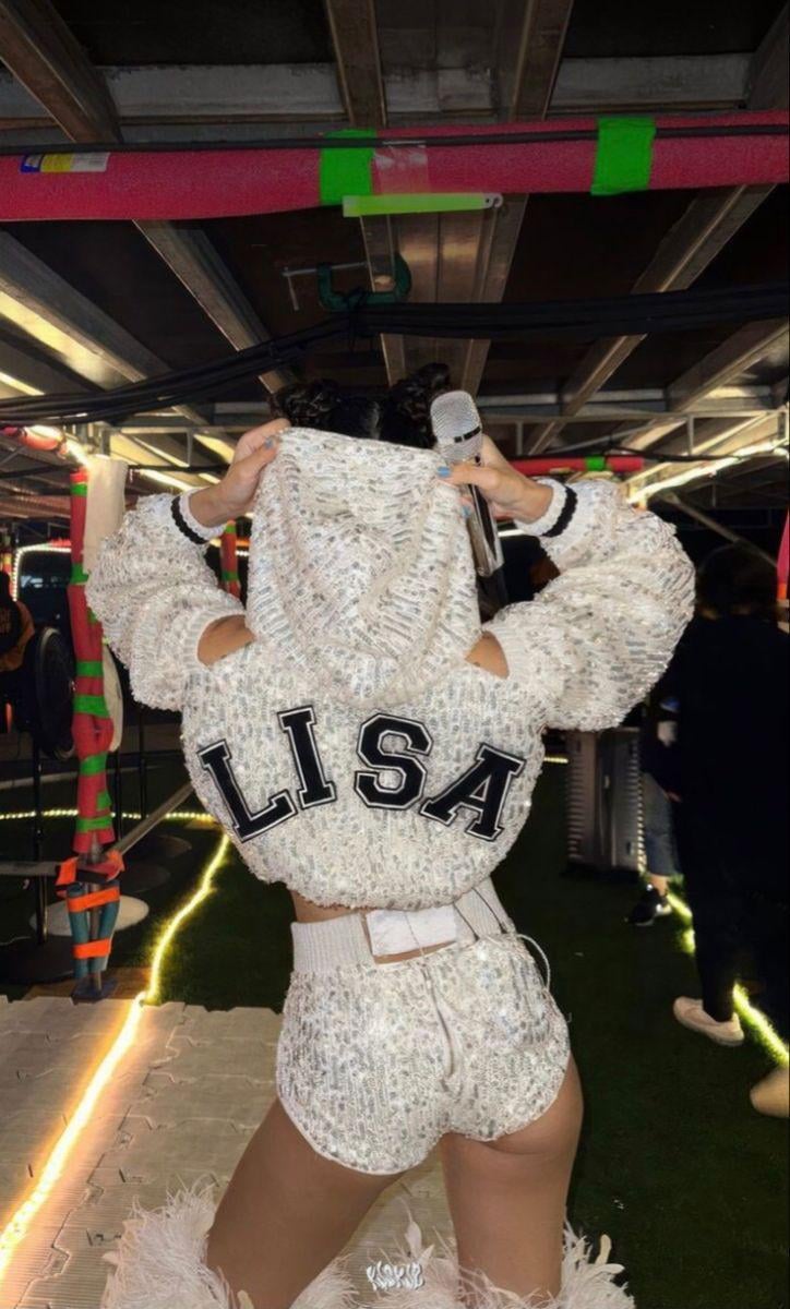 Lisa glitter🍑🍑