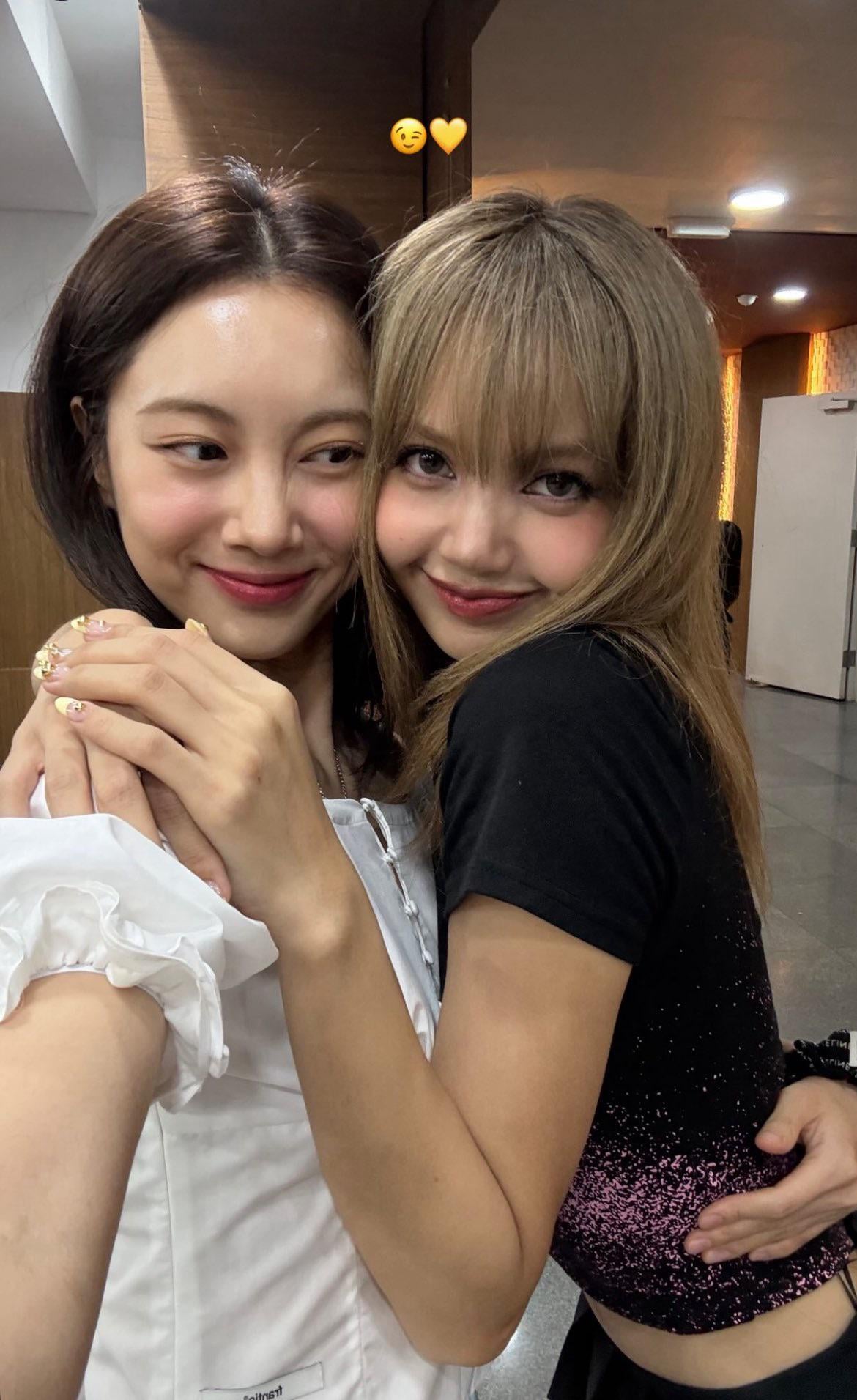 y_ar1492 IG Story Update w/ Lisa