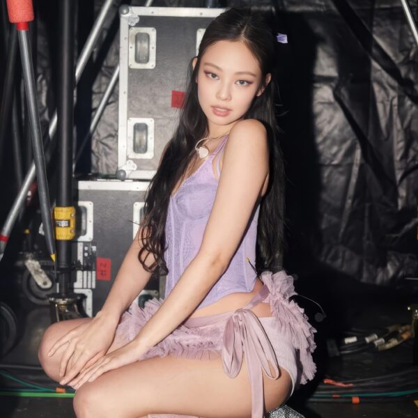 221110 Jennie Instagram Update