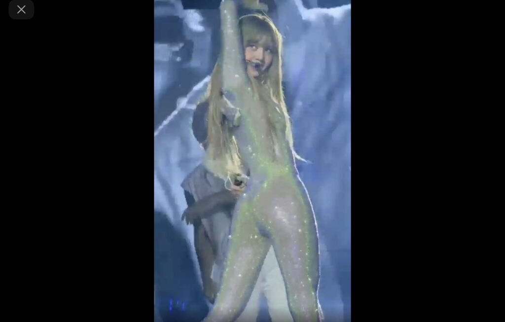 Lisa✨😳🍑