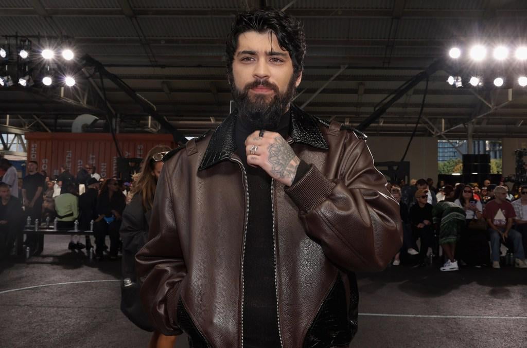 250728 Zayn Malik Attends BLACKPINK’s DEADLINE World Tour With Daughter Khai: ‘LOVED IT