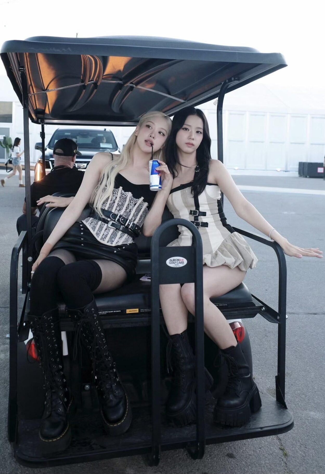 250728 Jisoo Weibo Update w/ ROSÉ