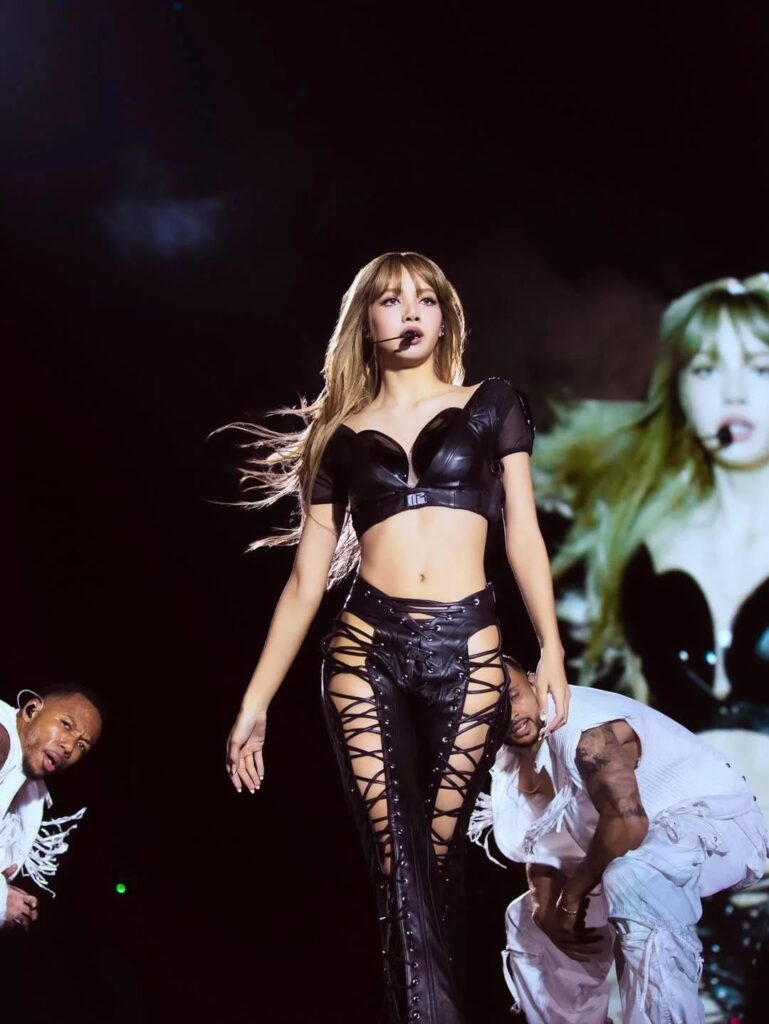Lisa⚫️🍑🍒