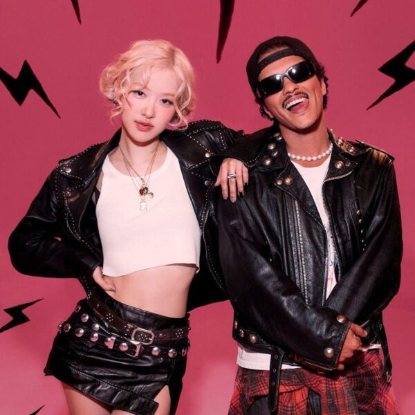 250721 ROSÉ and BrunoMars' "APT" was the #1 bestselling song by a K-Pop act in the US by total units in the first half of 2025