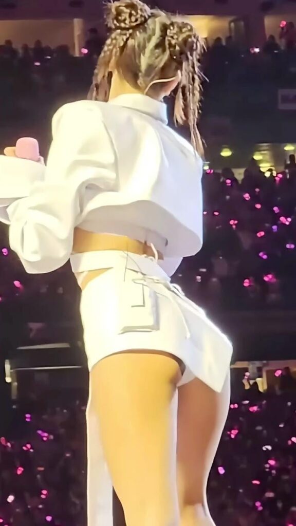 Lisa⚪️⚪️🍑🍑