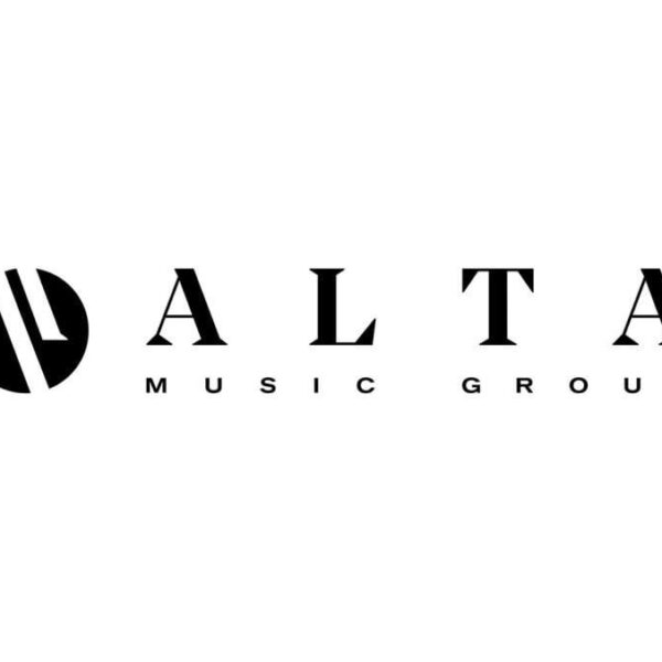 250724 JENNIE joins ALTA Music Group in a Co-Management Deal | Billboard