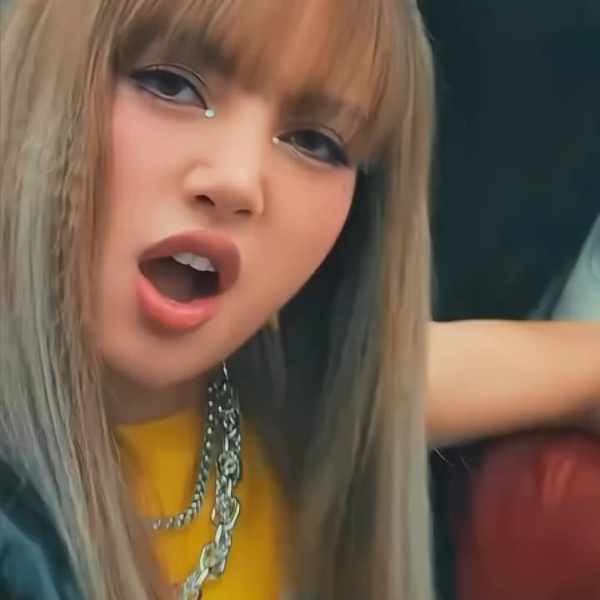 Lisa “JUMP” M/V scene