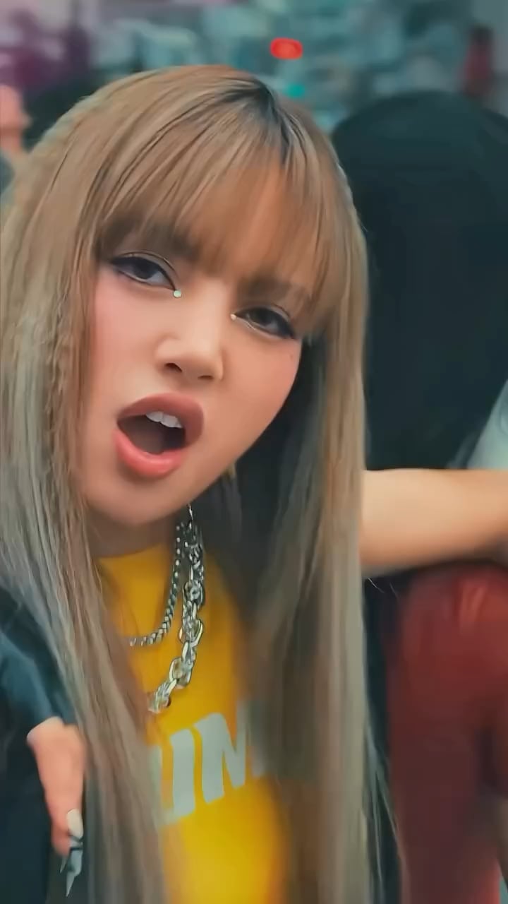 Lisa “JUMP” M/V scene