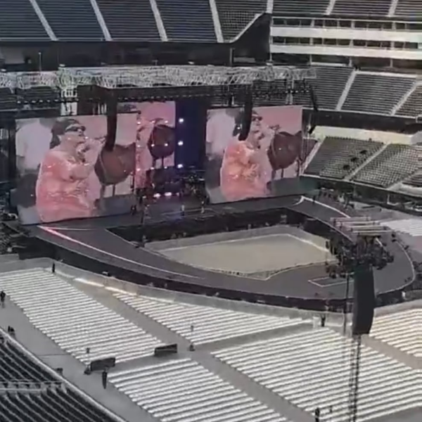 250713 ROSÉ and Bruno Mars rehearsing ‘APT.’ for BLACKPINK’s concert in LA Day2 tonight.