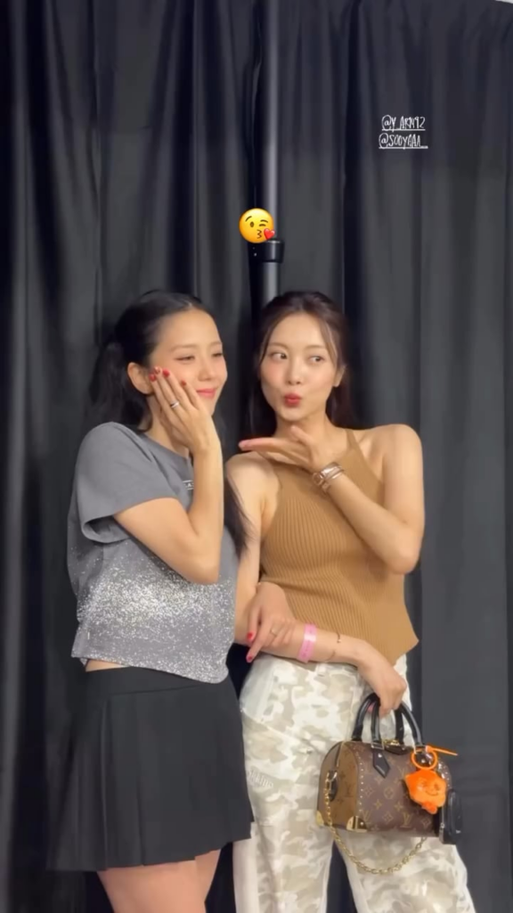 250708 y_ar1492 IG Story Update w/ Jisoo