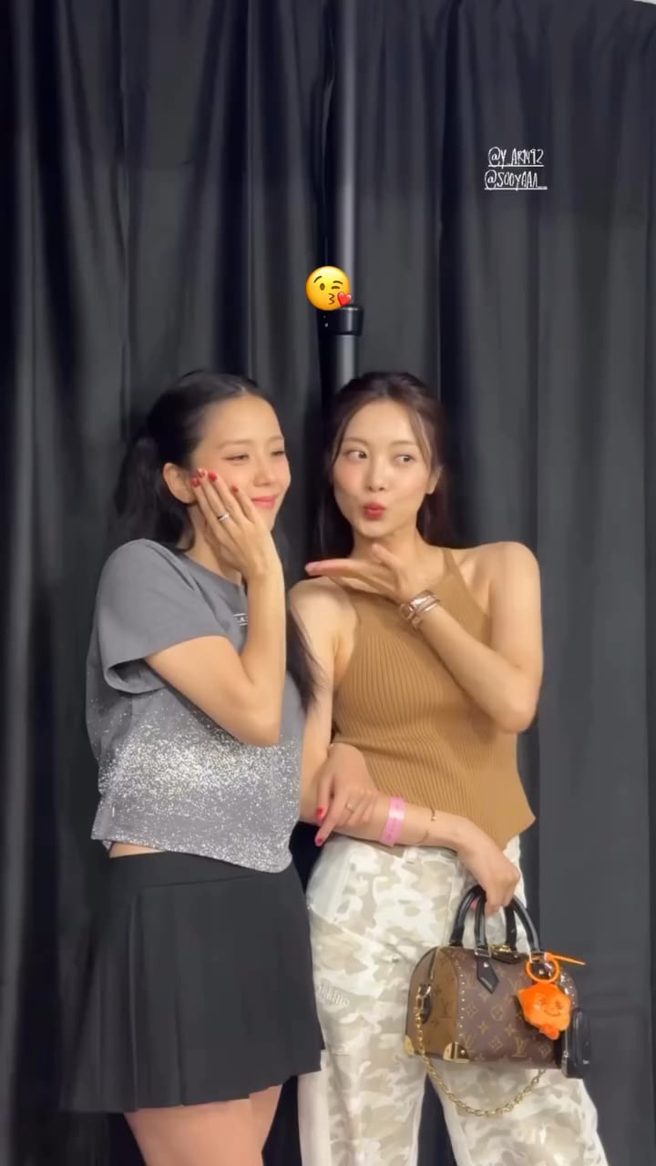 250708 y_ar1492 IG Story Update w/ Jisoo
