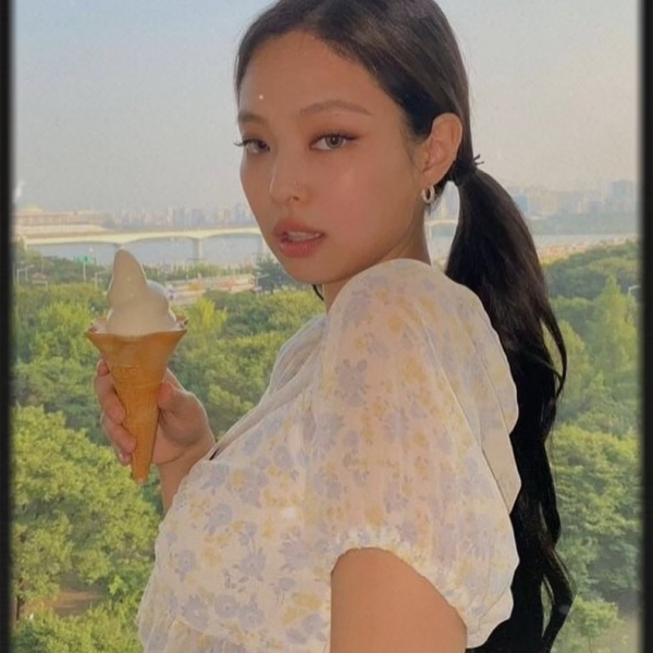 JENNIE