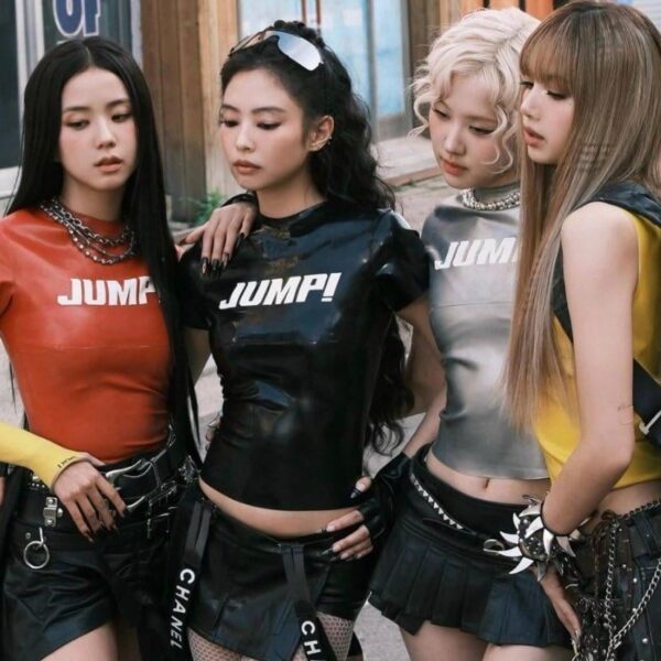 250718 ‘뛰어(JUMP)’ now break its tie with Sabrina Carpenter's "Manchild" as the longest-running #1 female hit released this year on global Spotify chart (6 days at #1)