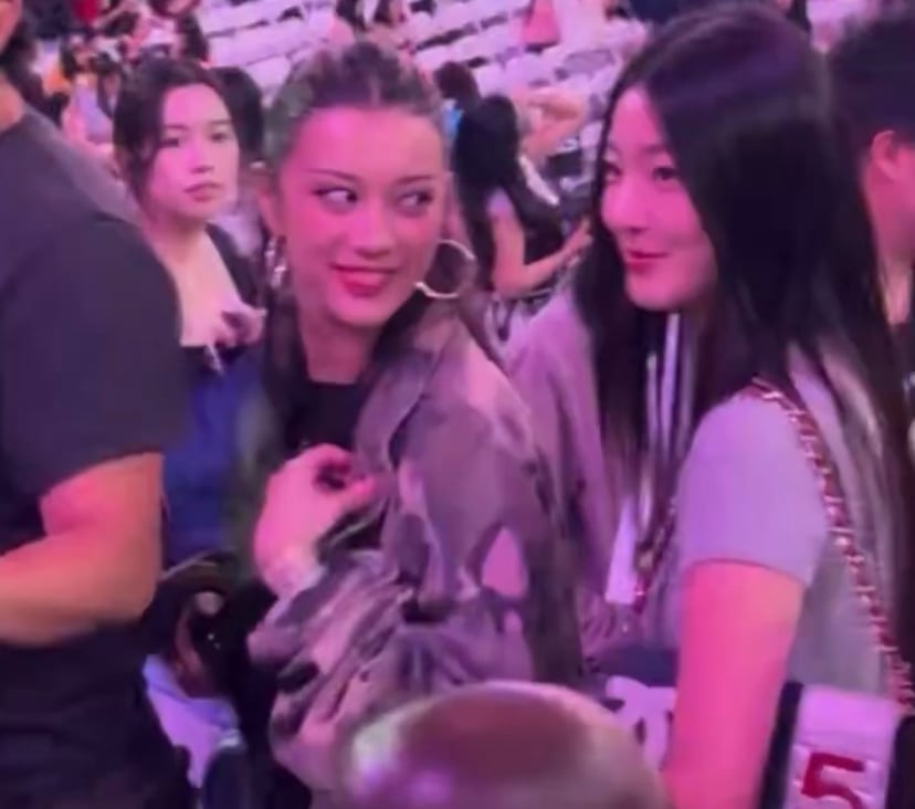 250713 KATSEYE’s Megan and Yoonchae spotted attending BLACKPINKs DEADLINE world tour day 2 concert in Los Angeles