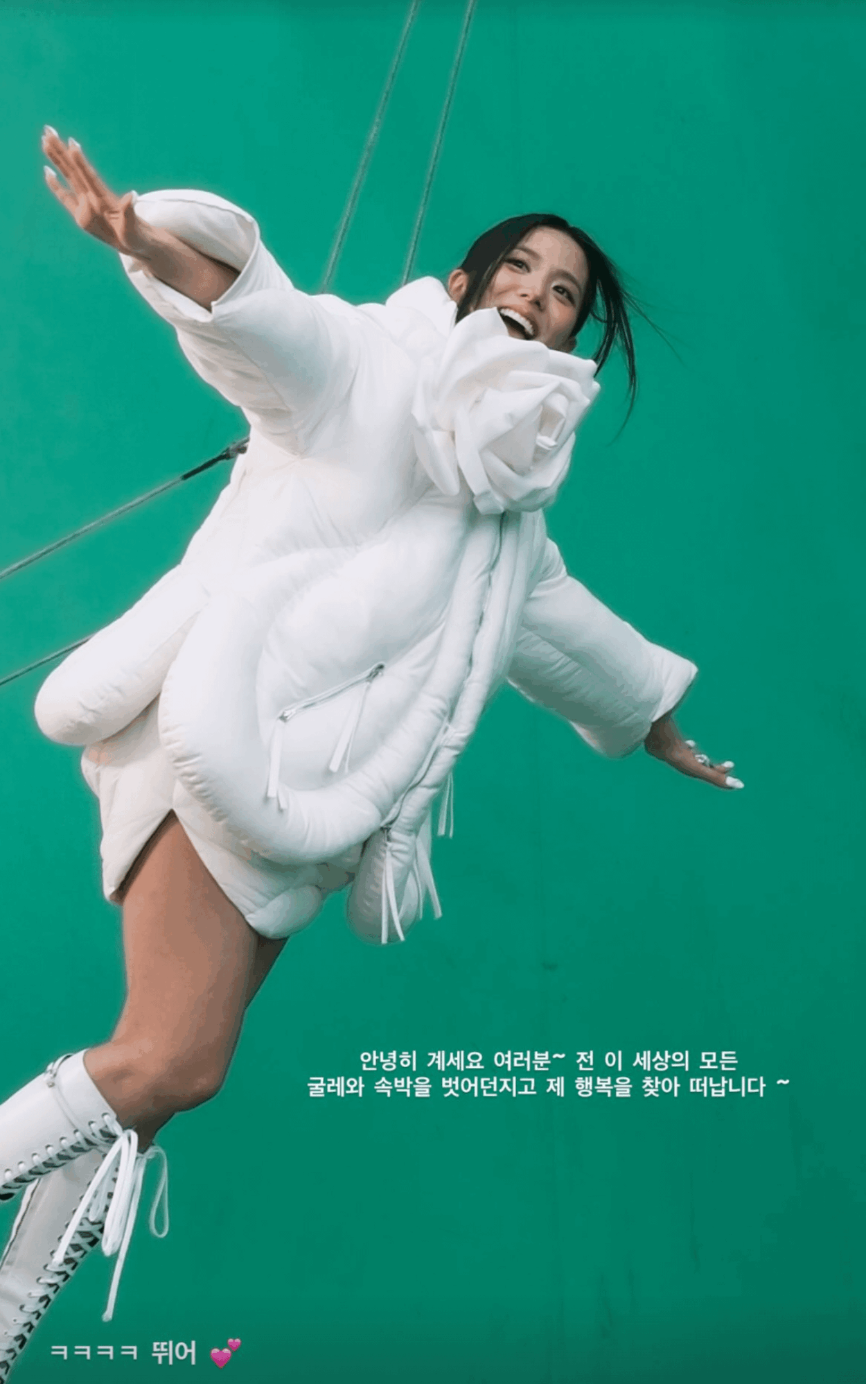 250711 Jisoo uploaded a small BTS image from the Jump video to her instagram