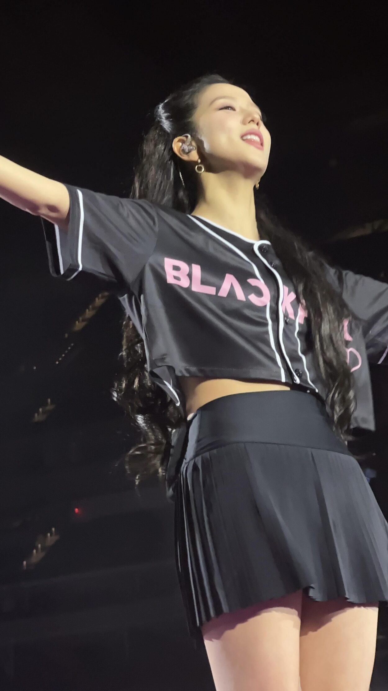 Deadline LA Day 2 Jisoo Views from Side Extended Stage