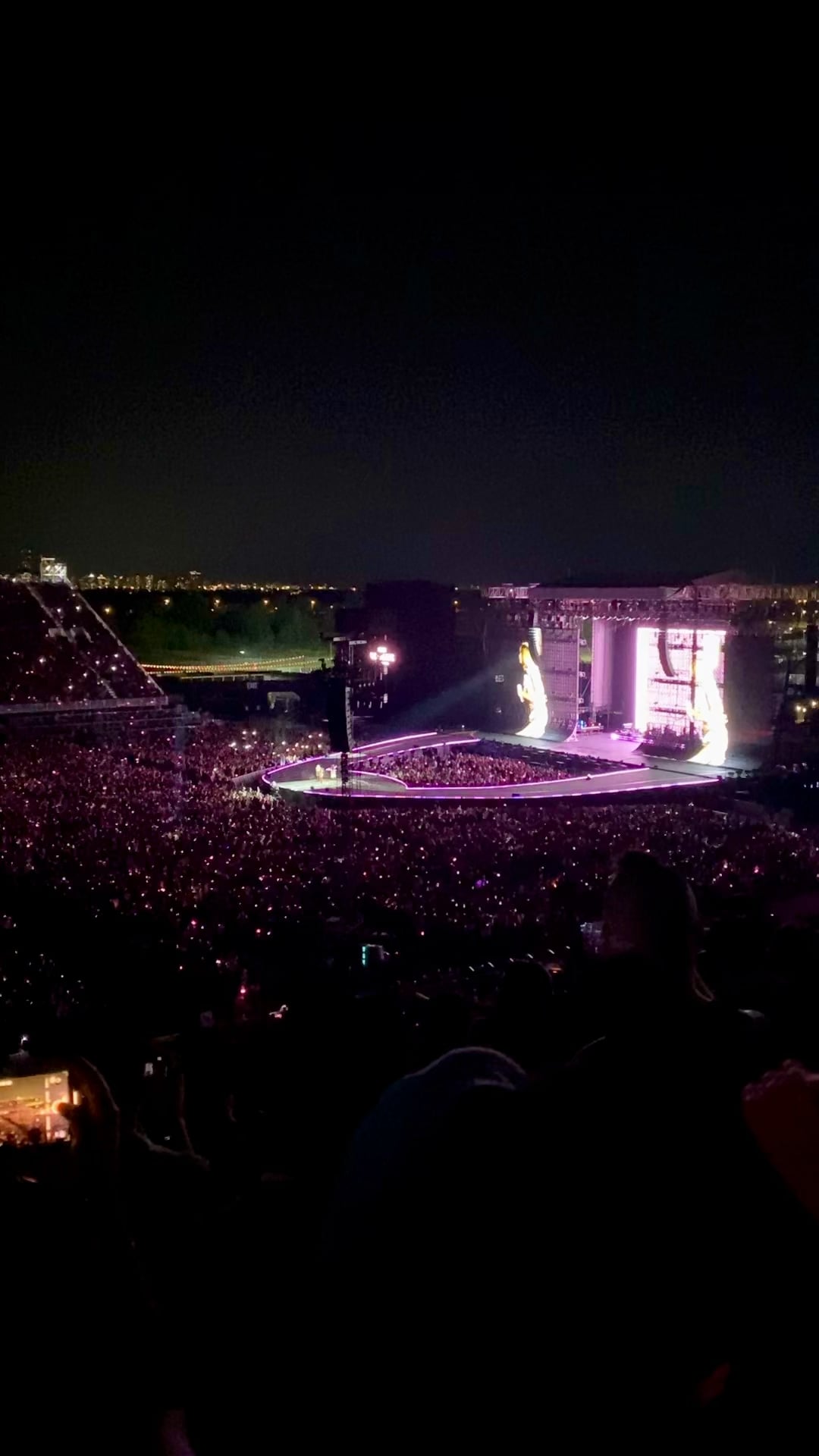 250722 First Pink Wave of the Tour in Toronto