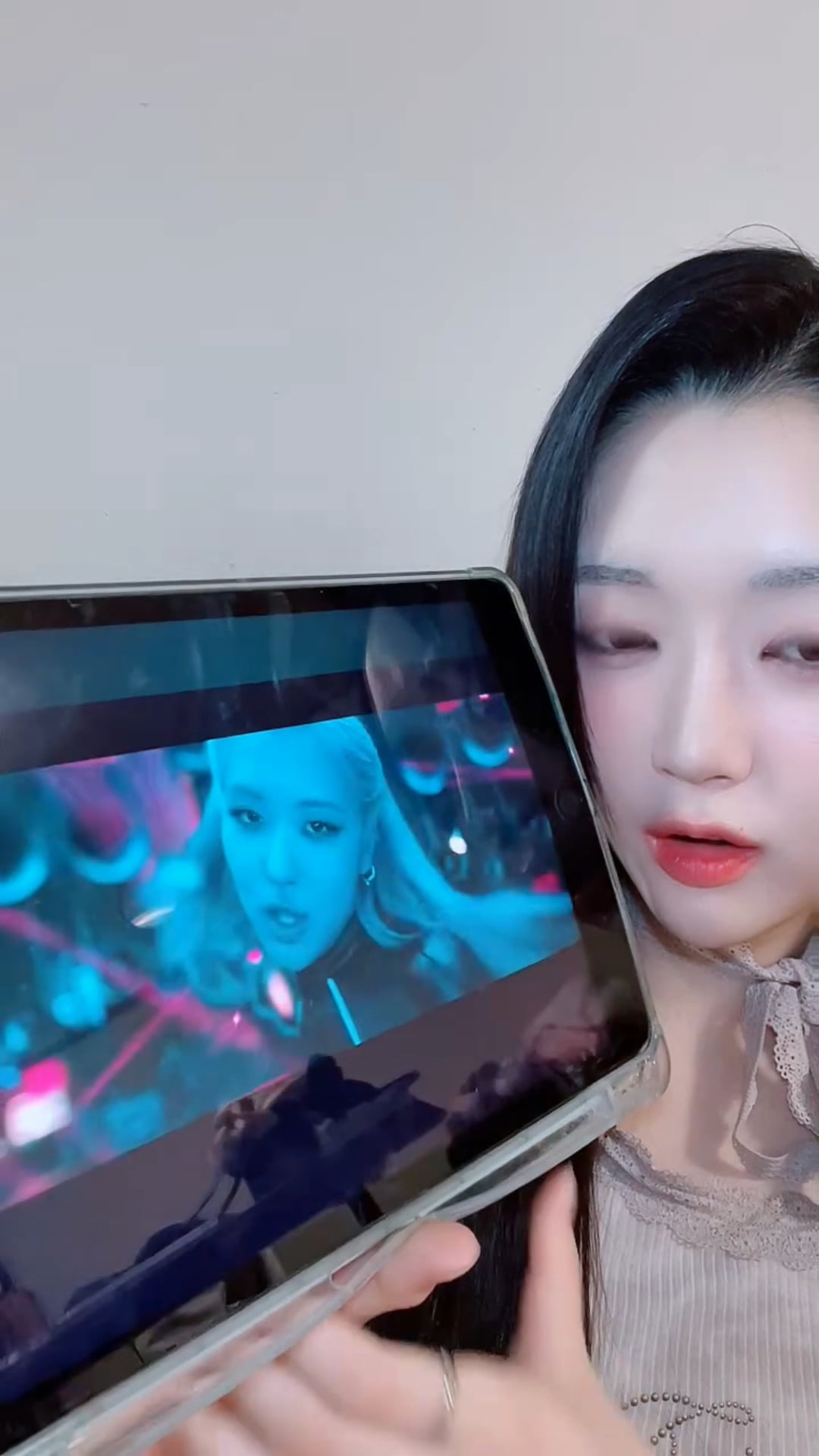 250711 BLACKPINK - 'JUMP' MV first time reaction on livestream by Mire (TRI.BE)