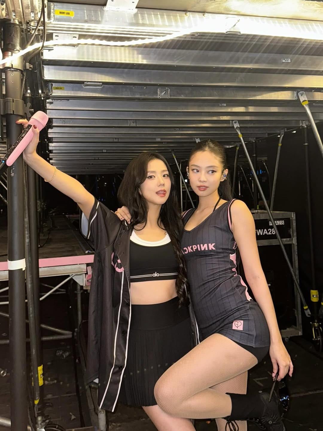 250717 Jisoo w/ Jennie & Lisa