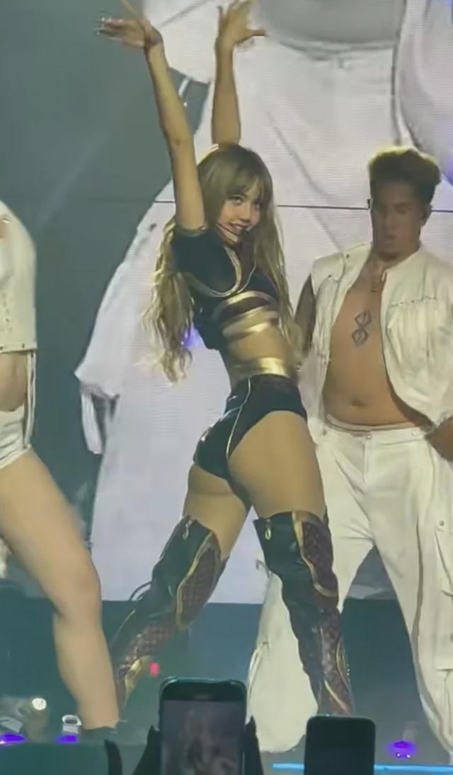 LISA🍑🍑