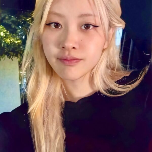 ROSÉ - ‘rosie’ Paris Exclusive Photocard