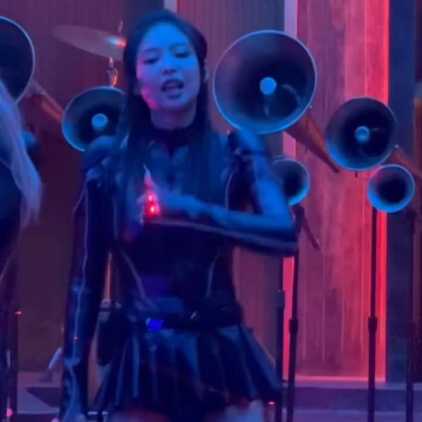 Jennie looking cute as ever dancing - 250712