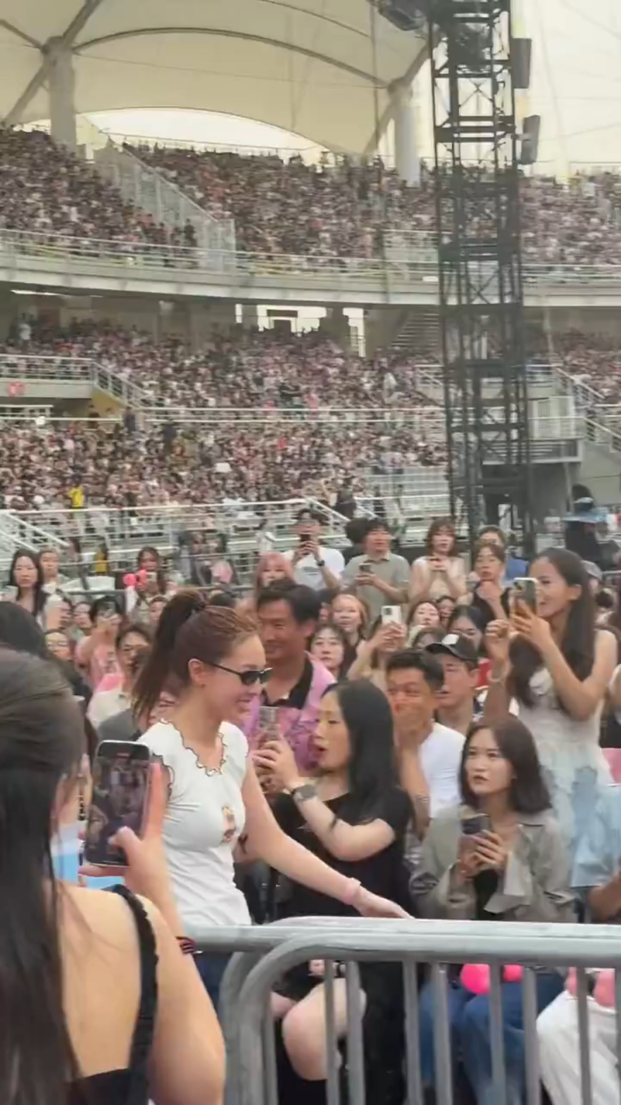 250706 TWICE Nayeon & Jihyo @ BLACKPINK WORLD TOUR <DEADLINE> IN GOYANG D2