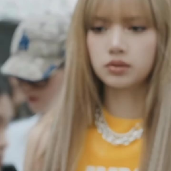 Lisa “JUMP” M/V behind the scenes 😍
