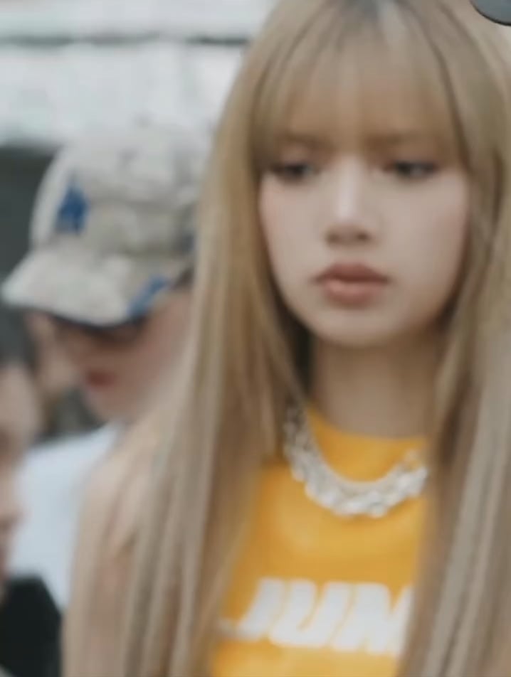 Lisa “JUMP” M/V behind the scenes 😍
