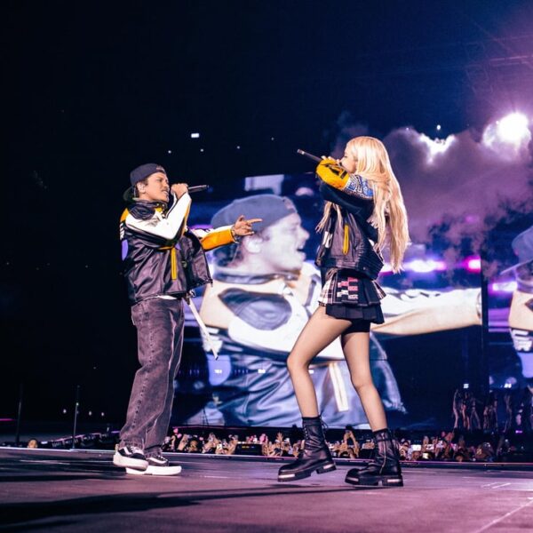250715 ROSÉ & Bruno Mars @ BLACKPINK WORLD TOUR [DEADLINE] IN LOS ANGELES D2