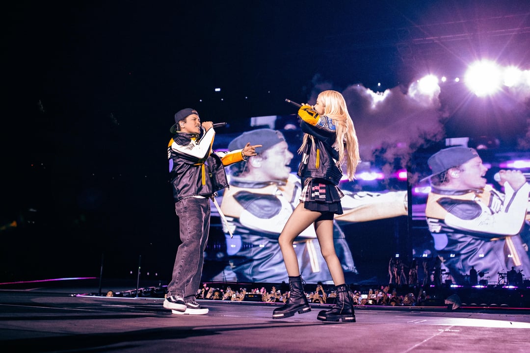 250715 ROSÉ & Bruno Mars @ BLACKPINK WORLD TOUR [DEADLINE] IN LOS ANGELES D2